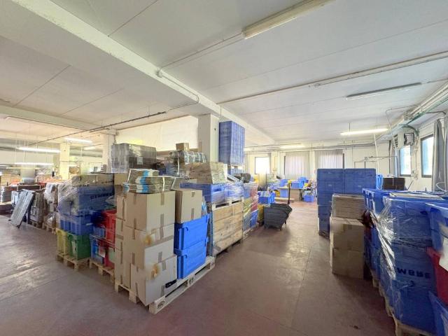 Locale Commerciale in affitto a Ospitaletto, Lombardia