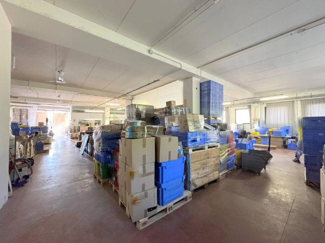 Locale Commerciale in affitto a Ospitaletto, Lombardia