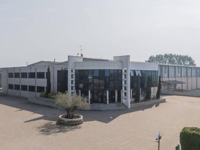 Locale Commerciale in affitto a Ossago, Lombardia