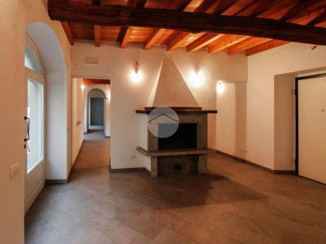 Locale Commerciale in affitto a Ossago, Lombardia