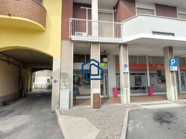 Locale Commerciale in affitto a Ossona, Lombardia