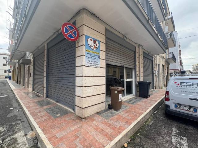 Locale Commerciale in affitto a Puglia, Brindisi