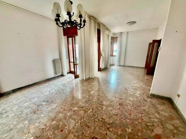 Locale Commerciale in affitto a Ottaviano, Campania