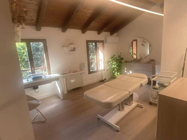 Locale Commerciale in affitto a Unione dei comuni Savena-Idice, Ozzano Dell'emilia