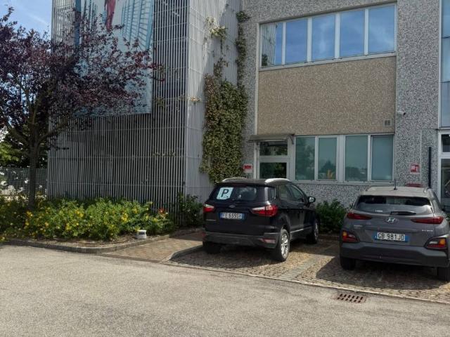 Locale Commerciale in affitto a Unione dei comuni Savena-Idice, Ozzano Dell'emilia