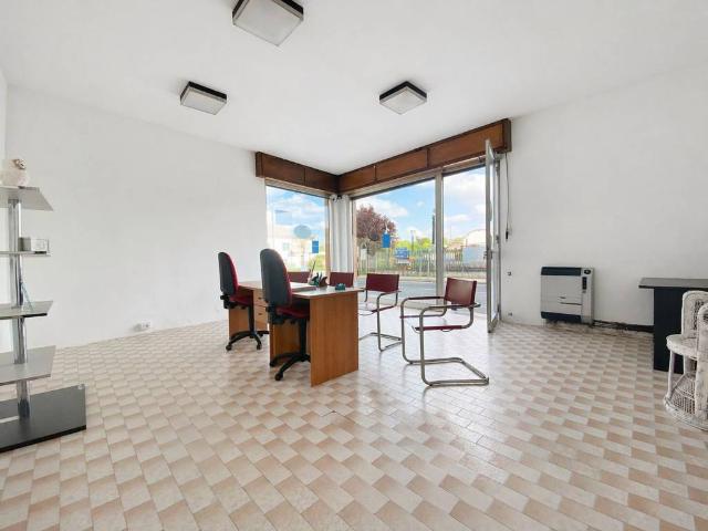 Locale Commerciale in affitto a Piemonte, Alessandria