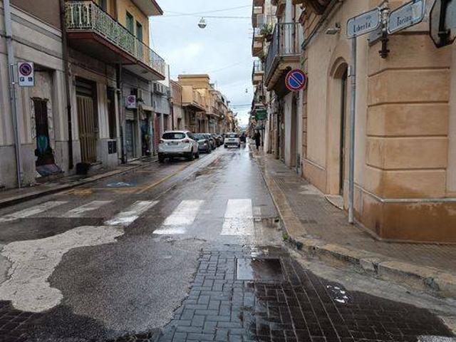 Locale Commerciale in affitto a Pachino, Siracusa