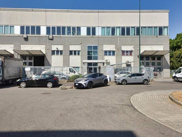 Locale Commerciale in affitto a Paderno Dugnano, Dugnano