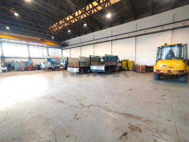 Locale Commerciale in affitto a Zona Omogenea Milano Nord, Paderno Dugnano