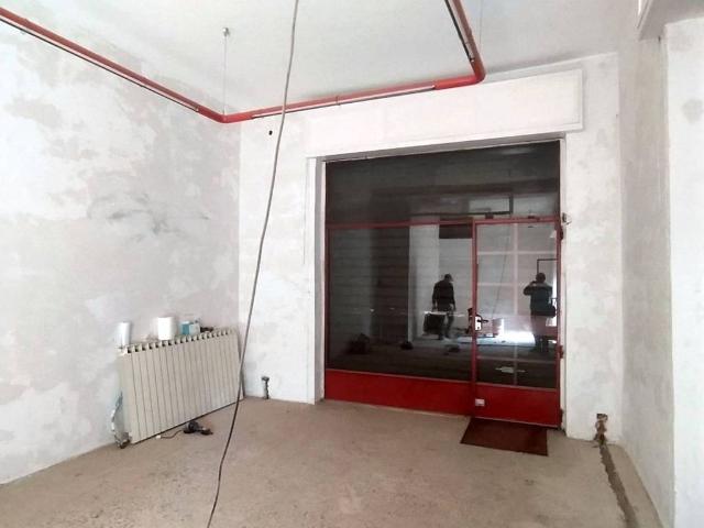 Locale Commerciale in affitto a Zona Omogenea Milano Nord, Paderno Dugnano