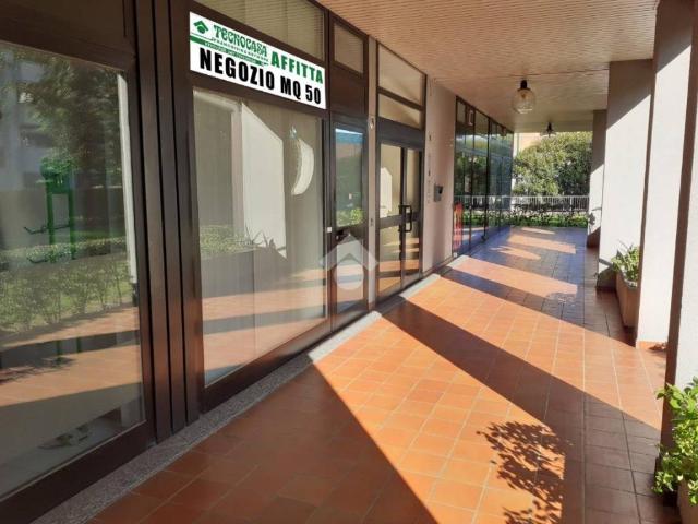 Locale Commerciale in affitto a Zona Omogenea Milano Nord, Paderno Dugnano
