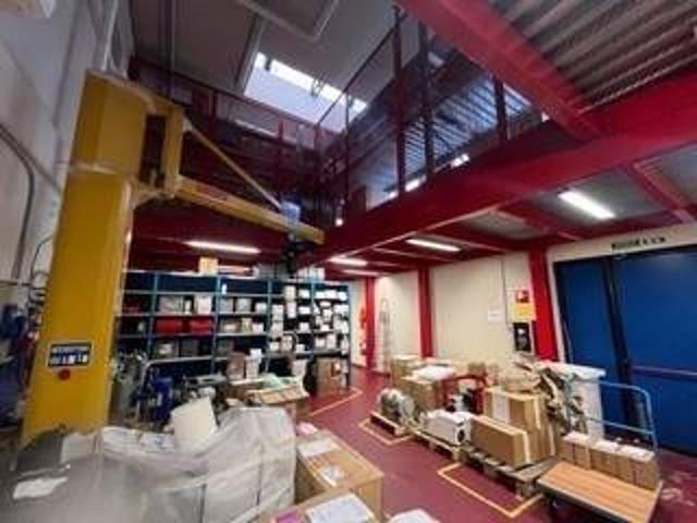 Locale Commerciale in affitto a Zona Omogenea Milano Nord, Paderno Dugnano