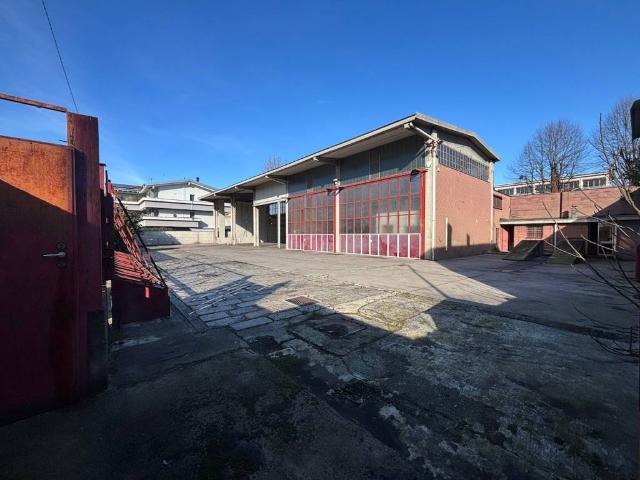 Locale Commerciale in affitto a Zona Omogenea Milano Nord, Paderno Dugnano