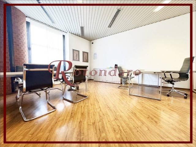 Locale Commerciale in affitto a Zona Omogenea Milano Nord, Paderno Dugnano