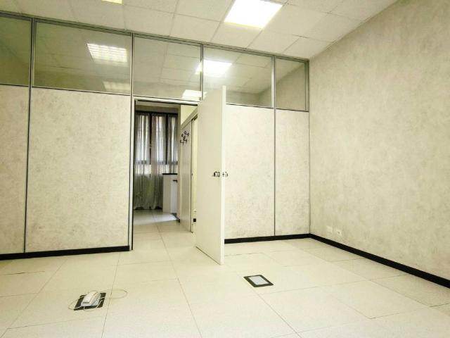 Locale Commerciale in affitto a Zona Omogenea Milano Nord, Paderno Dugnano