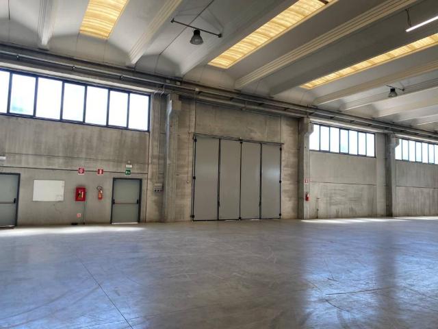 Locale Commerciale in affitto a Zona Omogenea Milano Nord, Paderno Dugnano