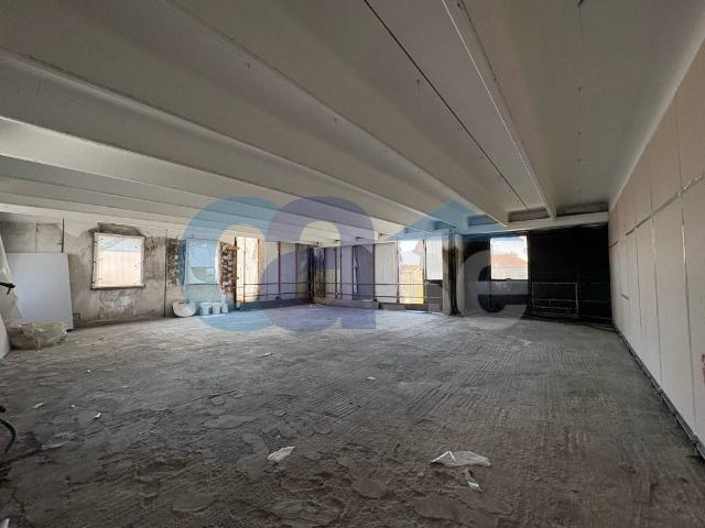 Locale Commerciale in affitto a Zona Omogenea Milano Nord, Paderno Dugnano