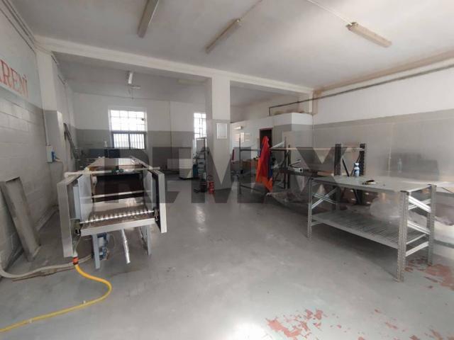 Locale Commerciale in affitto a Zona Omogenea Milano Nord, Paderno Dugnano