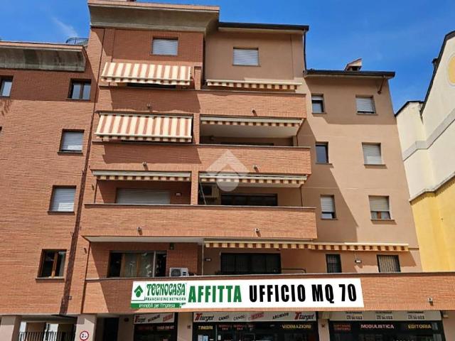 Locale Commerciale in affitto a Paderno Dugnano, Dugnano