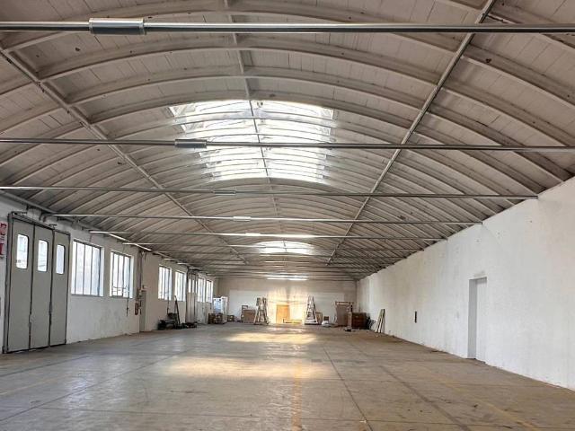 Locale Commerciale in affitto a Zona Omogenea Milano Nord, Paderno Dugnano