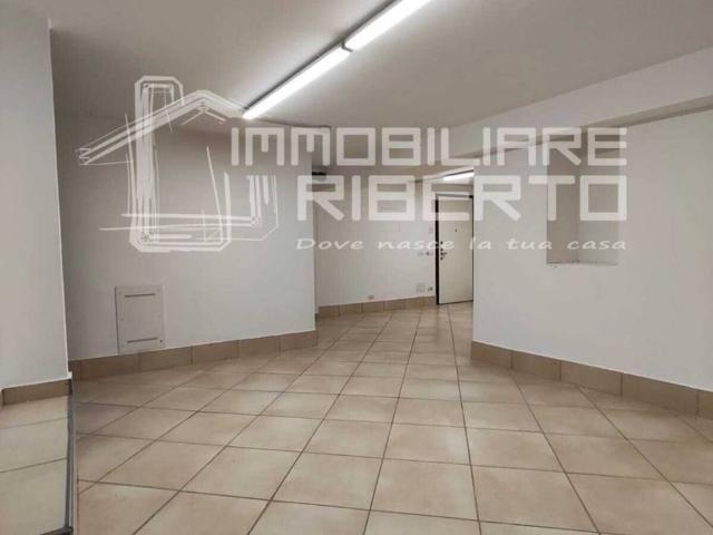 Locale Commerciale in affitto a Zona Omogenea Milano Nord, Paderno Dugnano