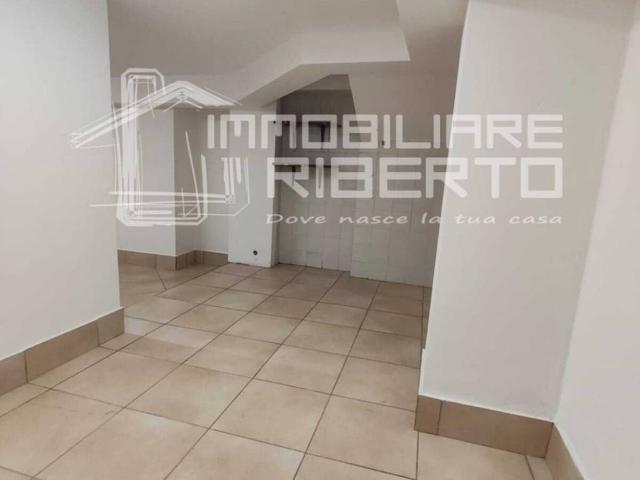 Locale Commerciale in affitto a Zona Omogenea Milano Nord, Paderno Dugnano