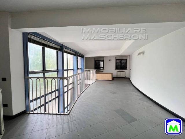 Locale Commerciale in affitto a Zona Omogenea Milano Nord, Paderno Dugnano