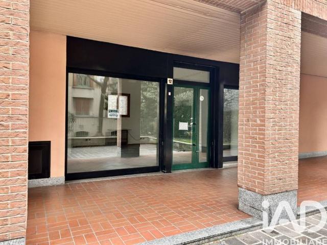 Locale Commerciale in affitto a Zona Omogenea Milano Nord, Paderno Dugnano