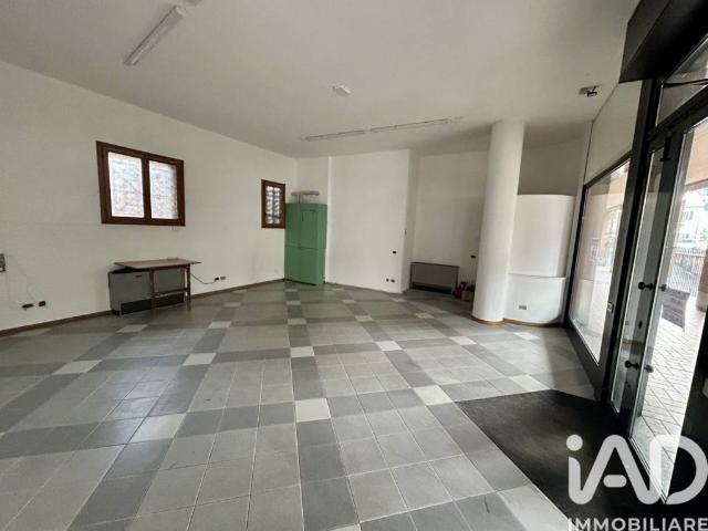 Locale Commerciale in affitto a Zona Omogenea Milano Nord, Paderno Dugnano