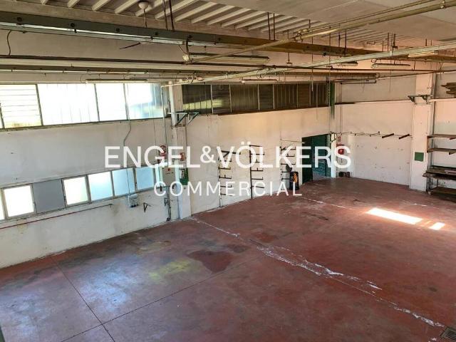 Locale Commerciale in affitto a Zona Omogenea Milano Nord, Paderno Dugnano