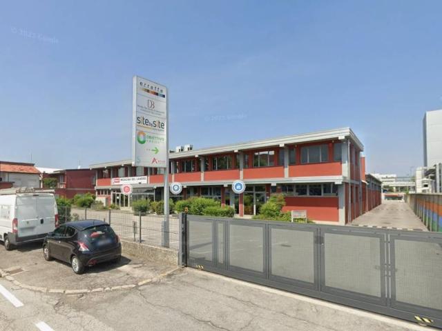Locale Commerciale in affitto a Padova, Veneto