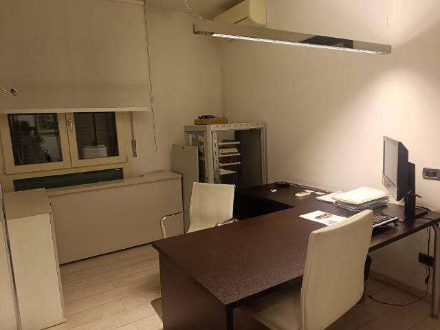 Locale Commerciale in affitto a Stanga, Padova
