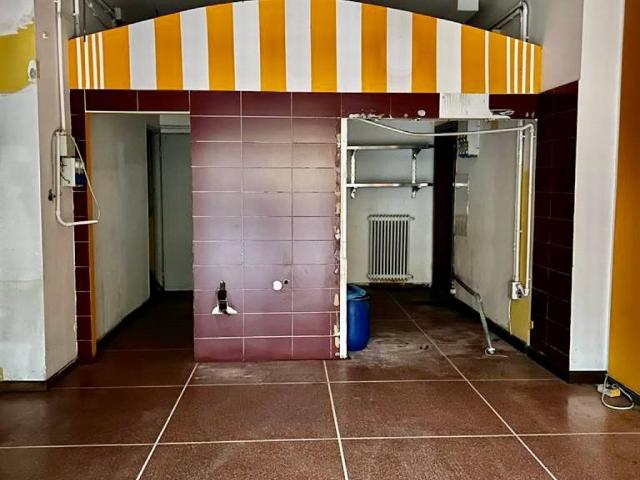 Locale Commerciale in affitto a Stanga, Padova