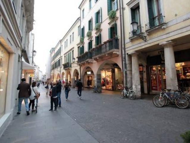 Locale Commerciale in affitto a San Giuseppe, Padova