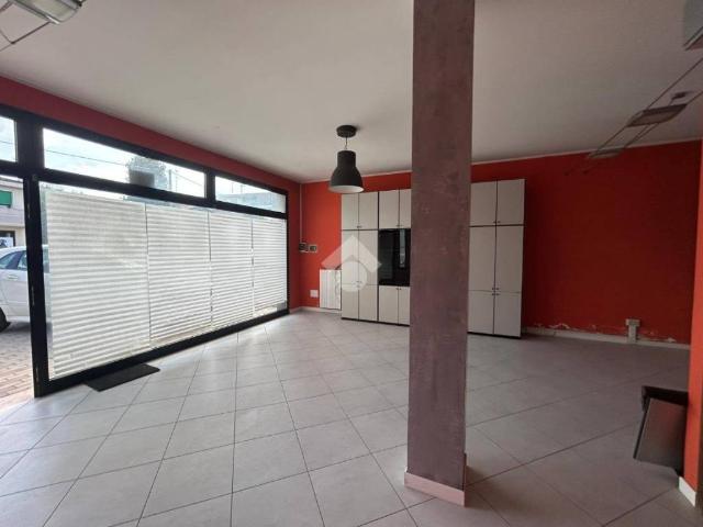 Locale Commerciale in affitto a Camin, Padova