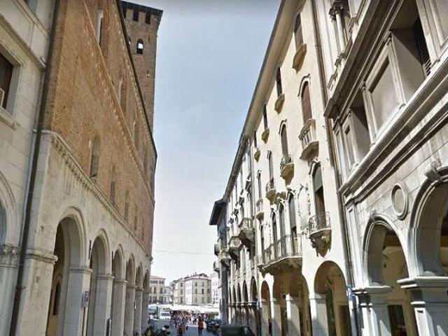 Locale Commerciale in affitto a San Giuseppe, Padova
