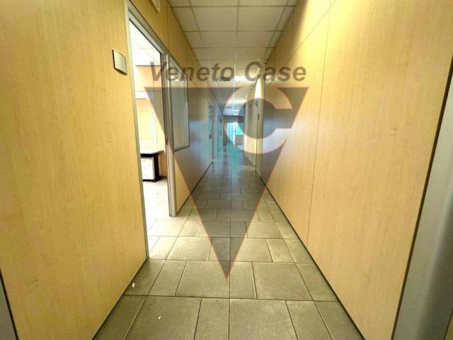 Locale Commerciale in affitto a Camin, Padova