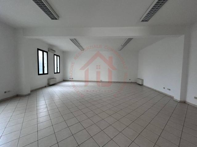Locale Commerciale in affitto a San Lazzaro, Padova