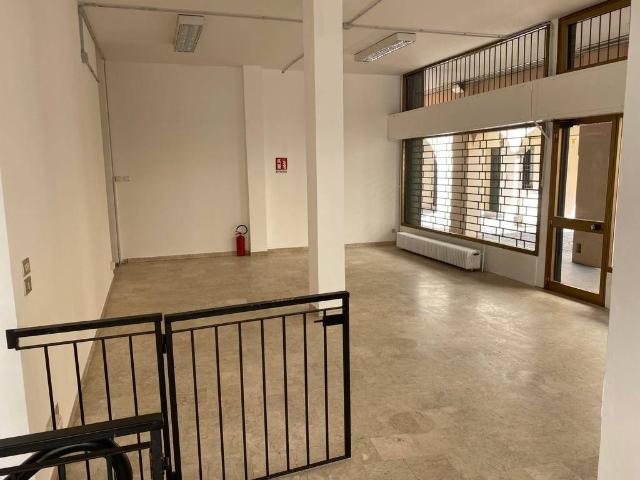 Locale Commerciale in affitto a Padova, Veneto