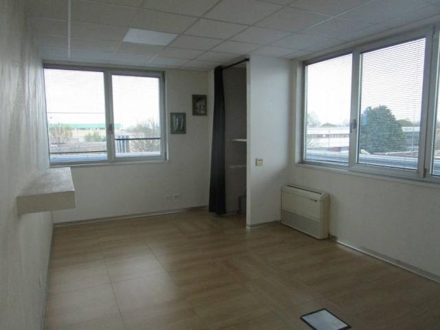 Locale Commerciale in affitto a Camin, Padova
