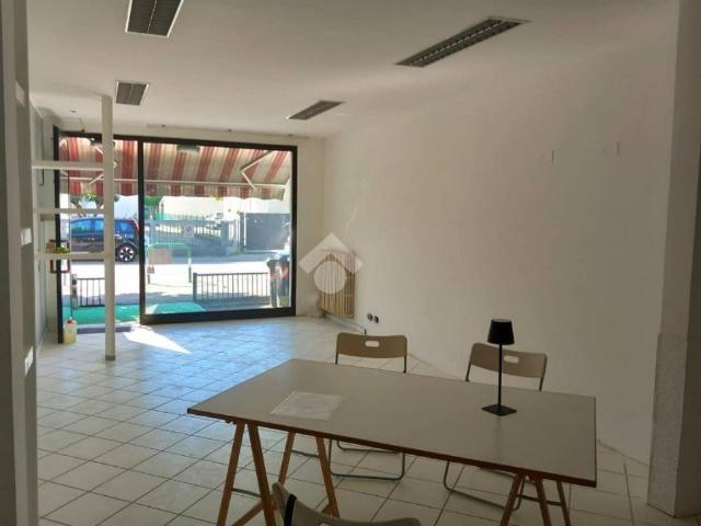 Locale Commerciale in affitto a Padova, Veneto
