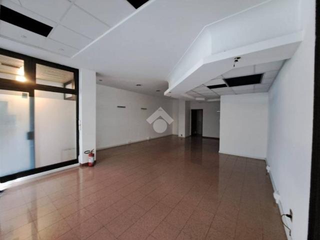 Locale Commerciale in affitto a Camin, Padova