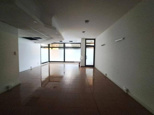 Locale Commerciale in affitto a Camin, Padova