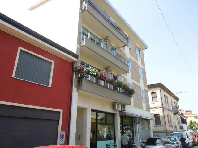 Locale Commerciale in affitto a San Giuseppe, Padova