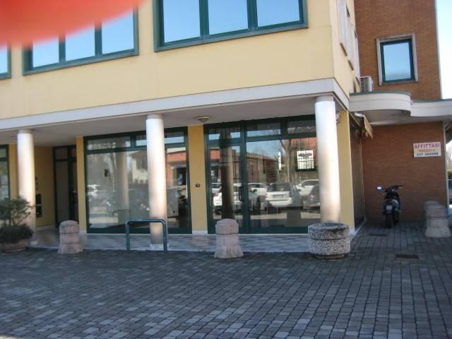Locale Commerciale in affitto a Chiesanuova, Padova