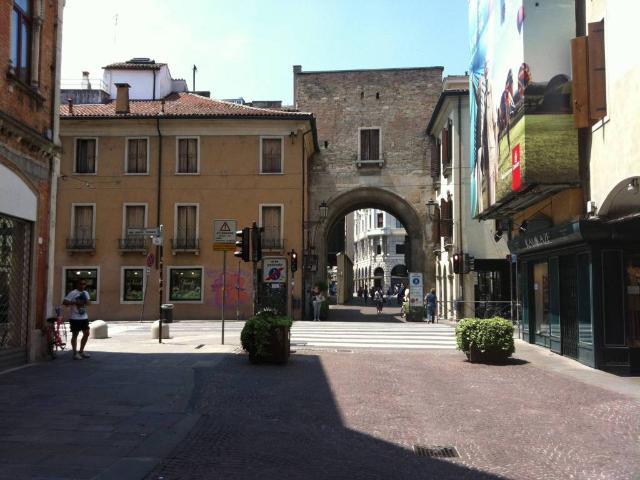 Locale Commerciale in affitto a San Giuseppe, Padova