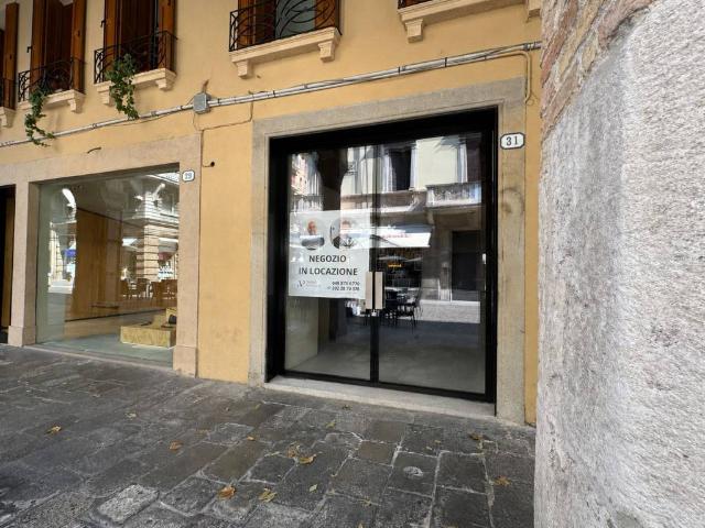 Locale Commerciale in affitto a San Giuseppe, Padova