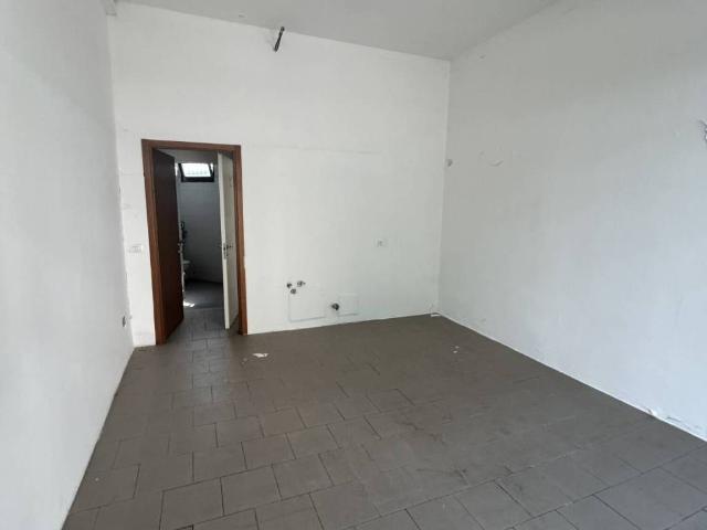 Locale Commerciale in affitto a Brusegana, Padova