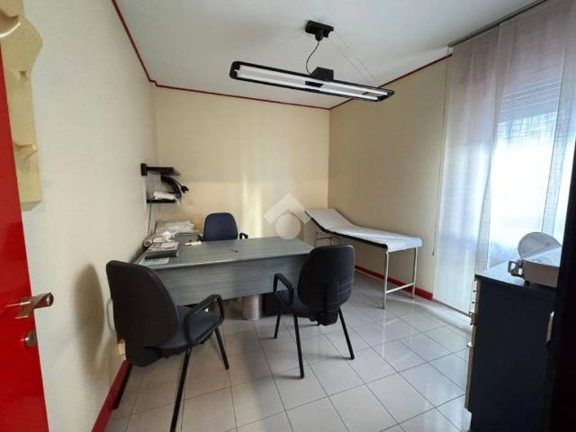 Locale Commerciale in affitto a Padova, Veneto