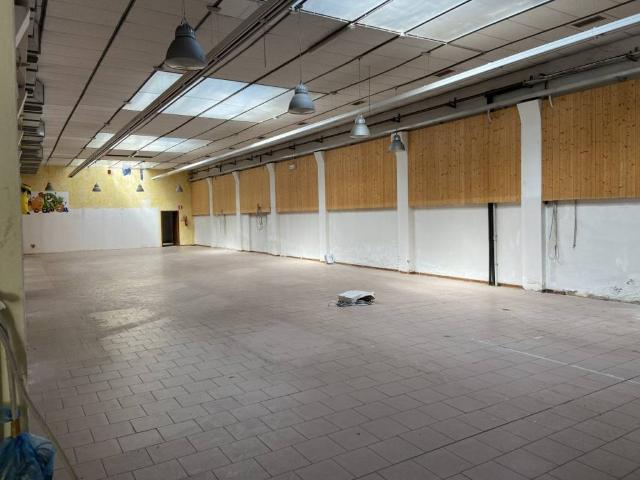 Locale Commerciale in affitto a Stanga, Padova